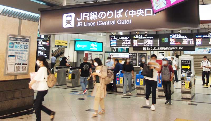 JR大阪駅　中央口の改札を出て右へ